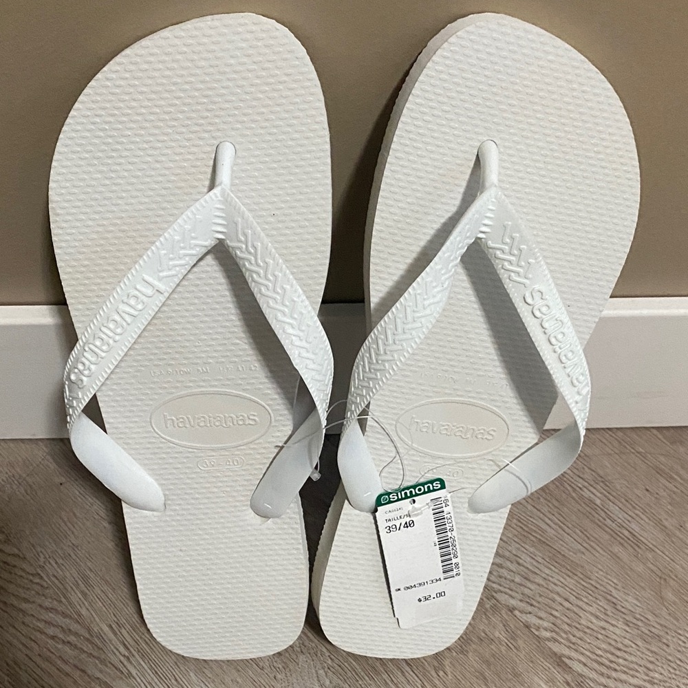 BNWT Havaianas Classic White Slippers
